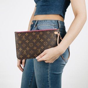 💥AUTHENTIC💥 Louis Vuitton Neverfull monogram clutch bag